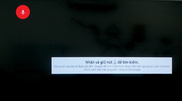 Đưa điều khiển tivi lại gần miệng và nói rõ nội dung