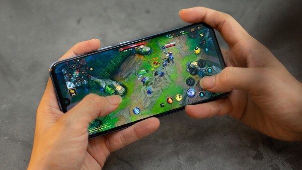Dimensity 800U cho khả năng vận hành ổn định khi chơi game 