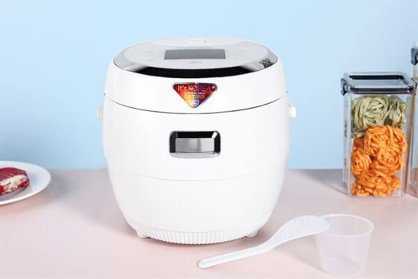 Nồi cơm điện tử Cuckoo CR-1020F/WHWHVN có thiết kế thanh lịch