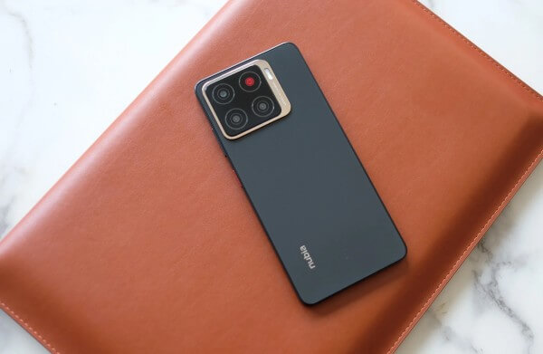 nubia A56 sở hữu ngoại hình thanh thoát và gọn gàng