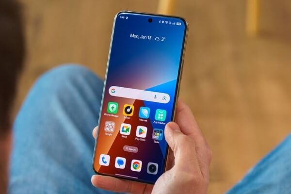 Realme 14 Pro+ sở hữu màn hình OLED 6,83 inch Full HD+ và tần số quét 120 Hz 