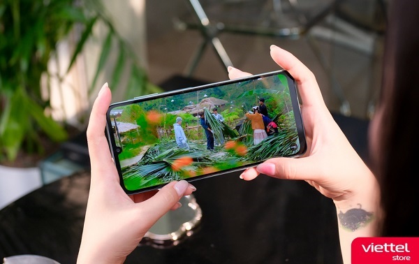 Hiệu năng mạnh  mẽ, mượt mà