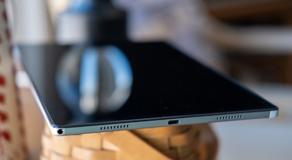 Galaxy Tab A9 Plus sở hữu viên pin dung lượng 7.040 mAh và sạc công suất 15W