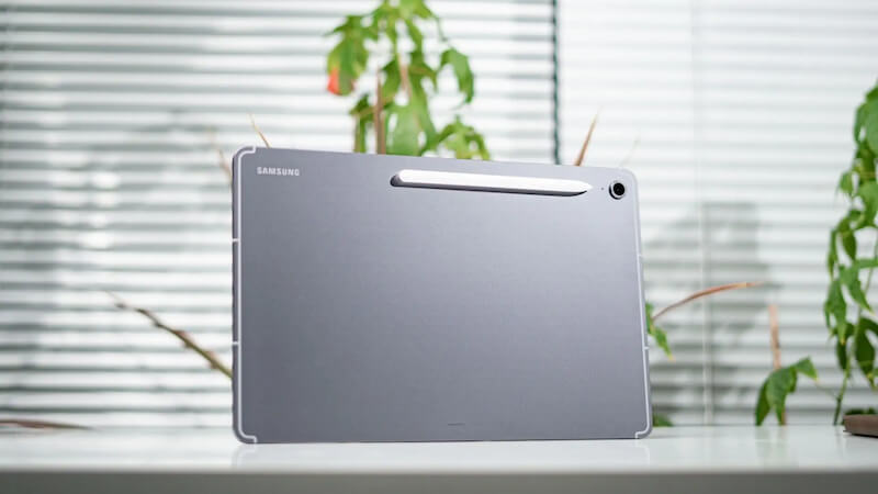 Samsung Galaxy Tab S10 FE Plus với ngoại hình thiết kế cao cấp quen thuộc