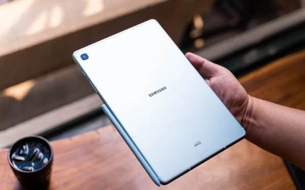 Samsung Galaxy Tab S6 Lite LTE trang bị camera đơn 8MP