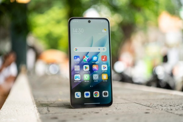 Xiaomi Redmi 15 sở hữu màn hình IPS LCD, độ phân giải Full HD+ và tần số quét 144 Hz