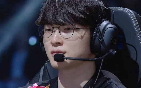 Faker là đội trưởng và trung tâm chiến thuật của đội