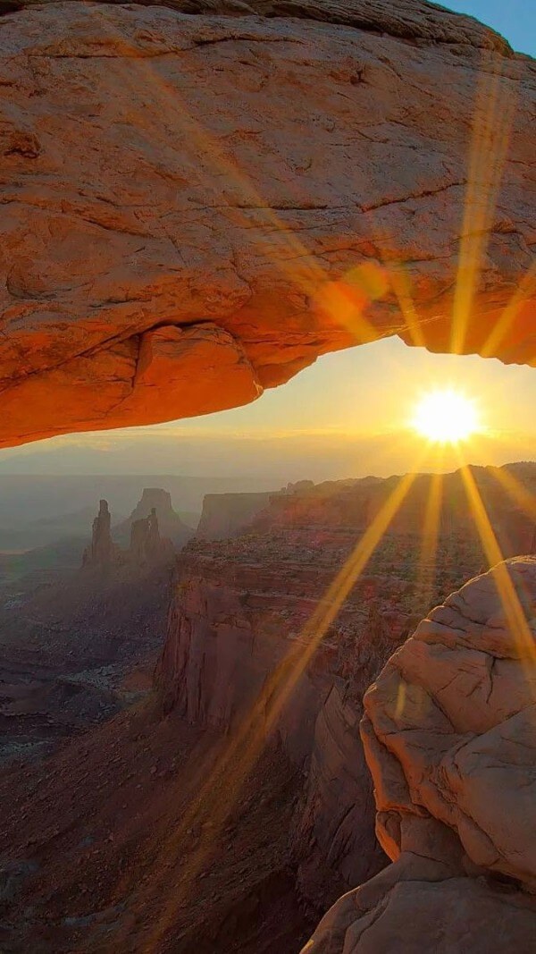 Hình nền núi đá hùng vĩ