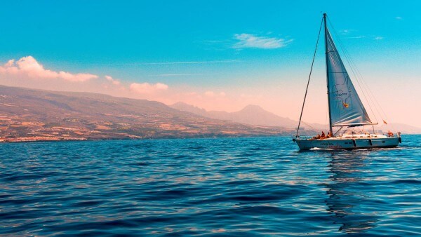 Hình nền thác nước đổ mạnh