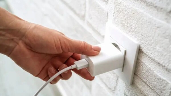 Kiểm tra và đảm bảo ổ cắm điện cắm sạc hoạt động tốt