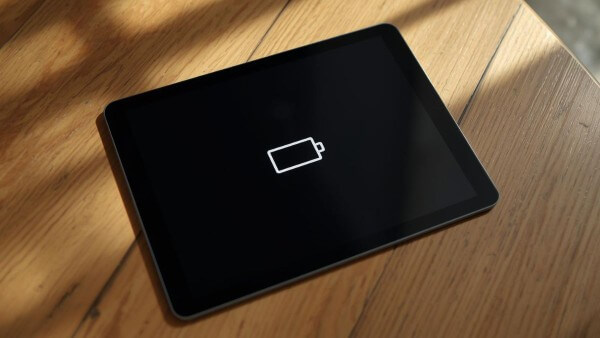 Máy tính bảng bị cạn kiệt pin dẫn đến không lên nguồn 