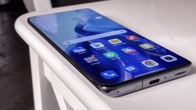 Điện thoại màn hình cong thường mang lại cảm giác cao cấp ngay từ cái nhìn đầu tiên