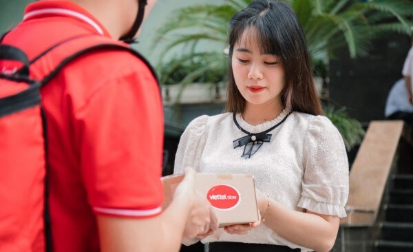 Lựa chọn mua hàng trên Shopee của Viettel Store