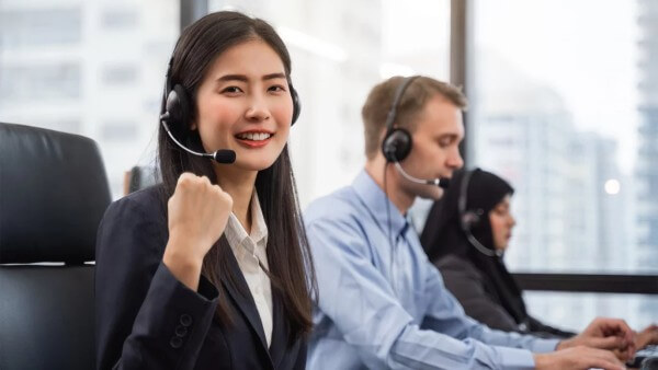 Các gian hàng Mall có đội ngũ chăm sóc khách hàng hỗ trợ riêng