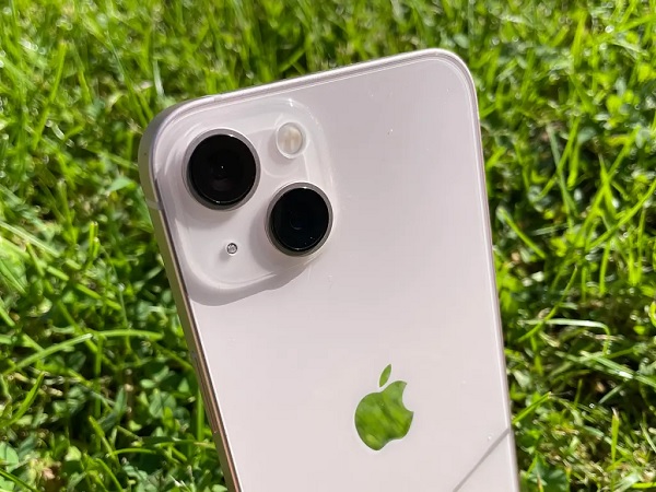 iPhone 13 ghi điểm nhờ bộ đôi camera 12MP linh hoạt