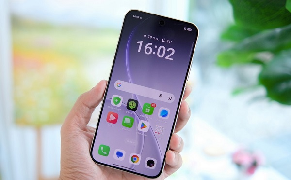 OPPO Reno15 F 5G sở hữu màn hình mượt mà