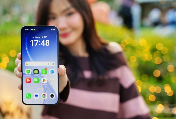 Reno15 5G mở rộng tầm nhìn với không gian rộng rãi 6.59 inch trên tấm nền AMOLED