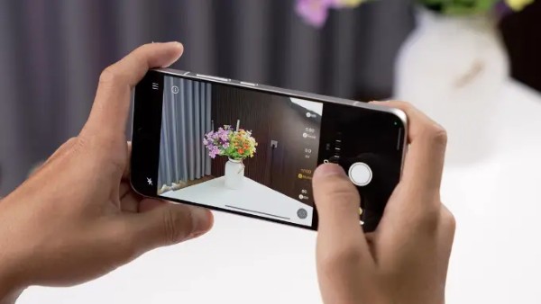 OPPO Reno15 với camera trước 50MP hỗ trợ quay video 4K@60fps