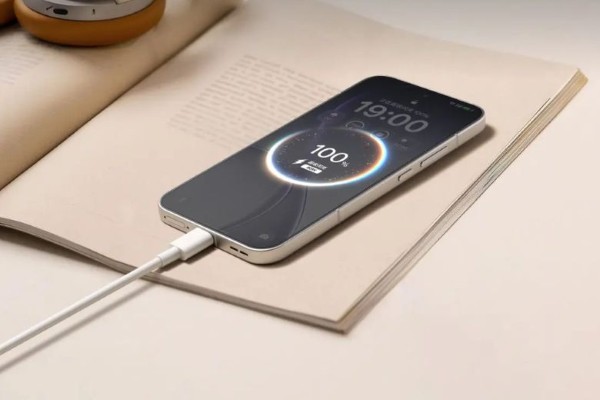 OPPO Reno15 trang bị viên pin 6.500mAh và sạc nhanh 80W