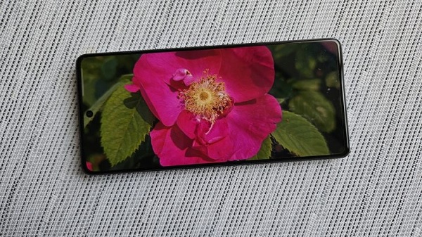 TECNO Camon 30 có thể đáp ứng rất tốt các tác vụ như lướt web, giải trí đơn thuần