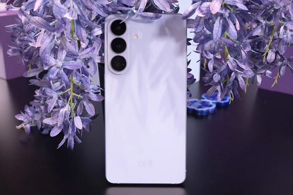 Galaxy S26 cho thấy sự trau chuốt khi làm mới đảo camera theo dạng viên thuốcGalaxy S26 cho thấy sự trau chuốt khi làm mới đảo camera theo dạng viên thuốc