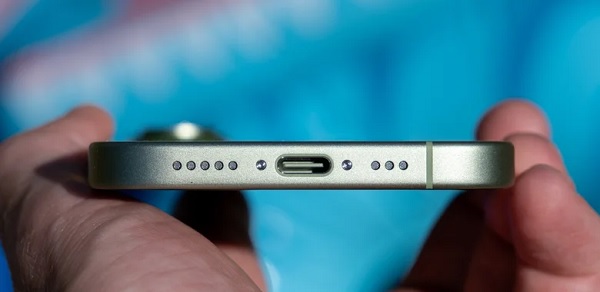 iPhone 17 có viên pin nhỏ hơn nhưng được tối ưu tốt hơn, sạc nhanh công suất lớn hơn