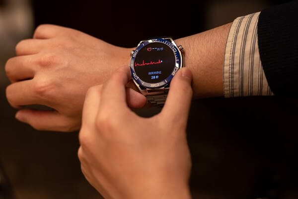 Huawei Watch Ultimate cung cấp đầy đủ các tính năng sức khỏe