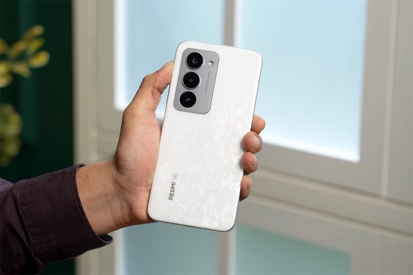 Redmi 15 5G có thiết kế thân máy lớn