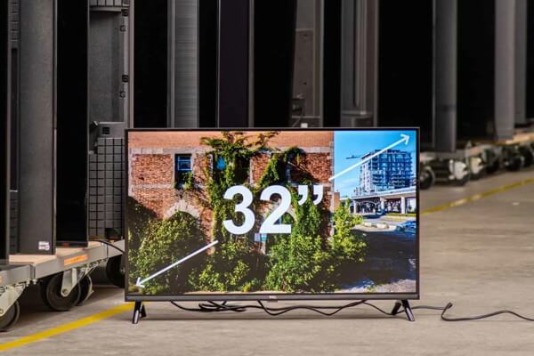 Kích thước tivi Samsung 32 inch tương đương khoảng 81 cm