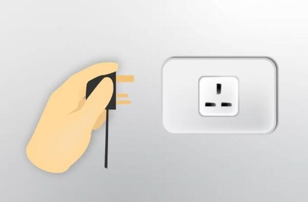 Rút dây nguồn khỏi ổ cắm điện rồi cắm lại và khởi động lại tivi