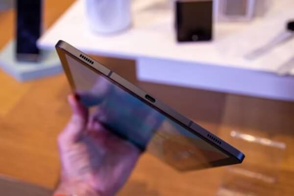 Xiaomi Pad thường có viên pin dung lượng lớn hơn, kèm sạc nhanh công suất cao