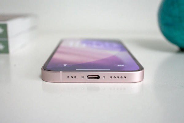 iPhone 17e có dung lượng pin thấp hơn nhưng được tối ưu tốt nên vẫn cho thời lượng sử dụng bền bỉ