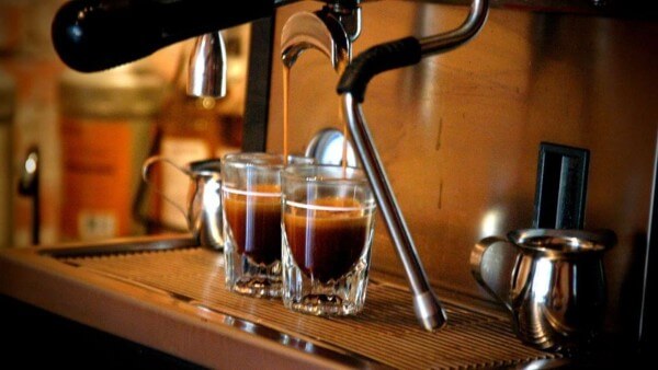 Các bước pha cà phê espresso chuẩn vị