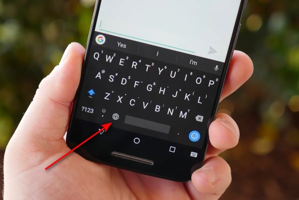 Nhấn biểu tượng hình Trái Đất