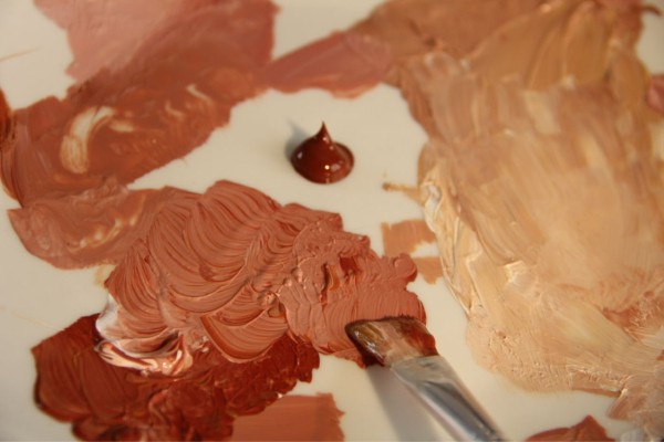 Một số lưu ý các yếu tố quan trọng khi pha màu nâu