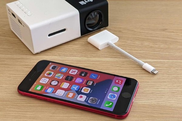 Cách kết nối máy chiếu mini với điện thoại thông minh