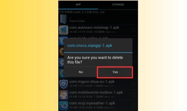 Tìm đến ứng dụng mặc định trên hệ thống muốn gỡ bỏ