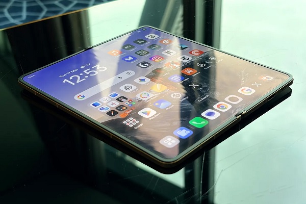 Nếp gấp trên màn hình OPPO Find N6 gần như “biến mất”