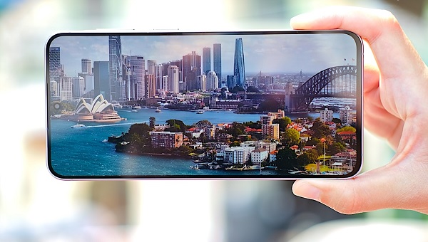 Màn hình Super AMOLED+ hiển thị sắc nét và sống động