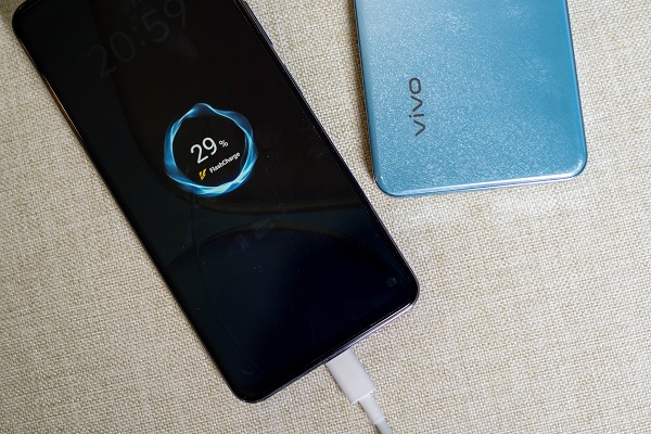 Vivo Y39 5G được trang bị dung lượng pin lớn, hỗ trợ sạc nhanh 44W