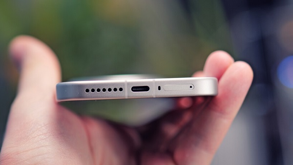 Viên pin lớn và hỗ trợ sạc nhanh