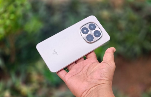 Xiaomi Redmi Note 15 Pro 5G sở hữu phong cách thiết kế khác biệt so với nhiều thế hệ trước đó