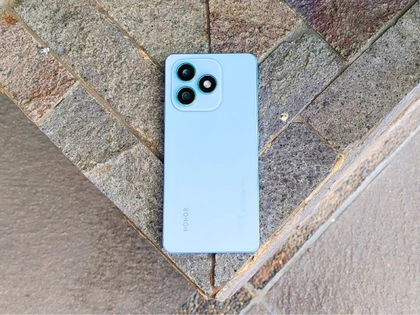 HONOR X8d thừa hưởng ngôn ngữ thiết kế góc cạnh đặc trưng của dòng X-Series