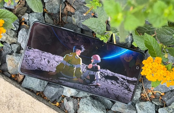 Khả năng hiển thị sống động, sắc nét ngay cả dưới ánh nắng gay gắt