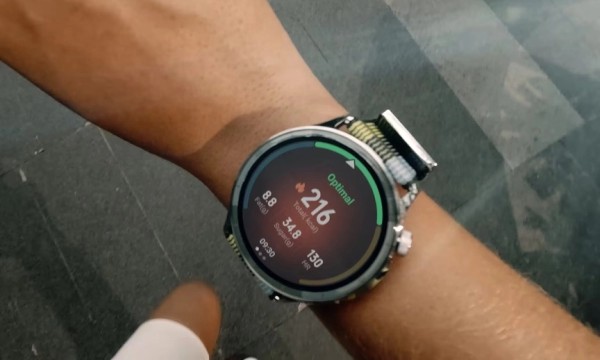 OPPO Watch S có khả năng theo dõi sức khỏe chi tiết