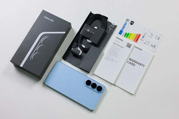 Samsung Galaxy S26 là một bước tiến vừa vặn, mang lại vẻ ngoài lịch lãm và cao cấp hơn so với đời cũ