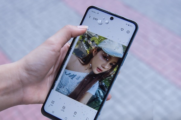 Khả năng chống bụi và nước đạt chuẩn IP64 là một điểm cộng lớn