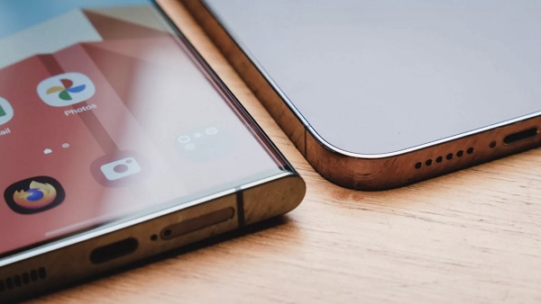 Nên mua điện thoại màn hình cong hay phẳng?