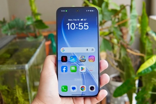 OPPO Reno15 5G sở hữu màn hình có tần số quét gấp đôi so với đối thủ