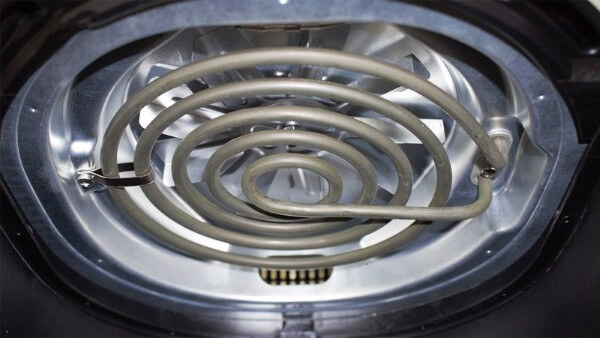 Ngắt nguồn điện hoàn toàn rồi chờ nồi nguội mới khởi động lại